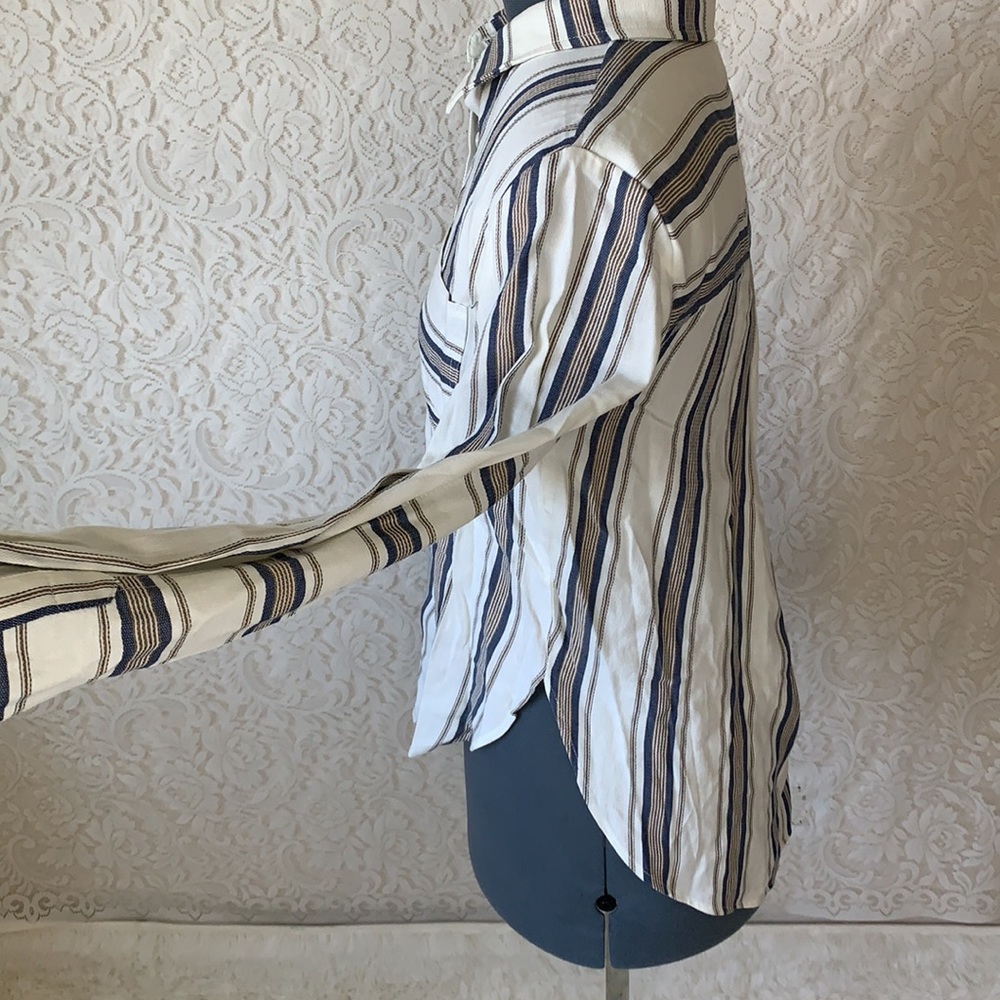 Francesca's Harper Buttoned Shirt - Picture 4 of 9